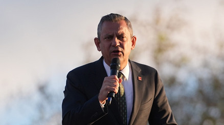 İmamoğlunu ziyaret eden Özel: İddianameyi yazamıyorlar