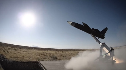 TUSAŞın geliştirdiği Şimşek K, roket destekli ilk yerden kalkışını başarıyla tamamladı