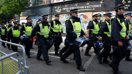 Londra’da Notting Hill Karnavalı başladı: Festival öncesinde 100 kişi gözaltına alındı