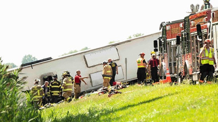 ABDde tur otobüsü devrildi: 5 ölü