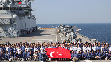 Gençler, Zafer Haftasında TCG Anadolu ile yolculuk yaptı