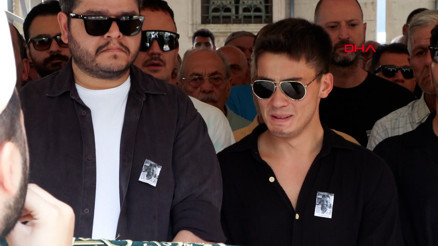 Oyuncu Atakan Özkayanın babası son yolculuğuna uğurlandı