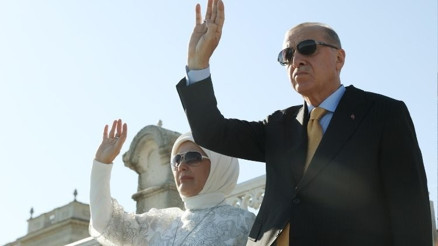 Emine Erdoğandan İstanbul Boğazındaki geçit törenine ilişkin paylaşım