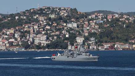 TCG Anadolu, İstanbul Boğazındaki geçiş töreni için Sarayburnundan ayrıldı
