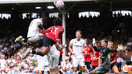 Altay Bayındırlı Manchester United, Fulhama takıldı