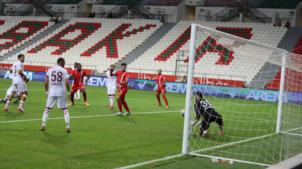 Amed Sportif Faaliyetler, Özbelsan Sivassporu 4 golle yendi