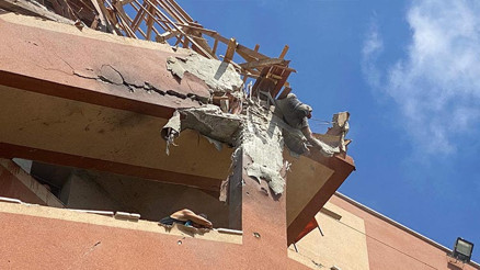 İsrail Gazzede hastane vurdu: 4ü gazeteci çok sayıda ölü