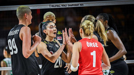 Filenin Sultanları, Bulgaristanı da 3-0la geçti Dünya Voleybol Şampiyonasında son 16 turundayız