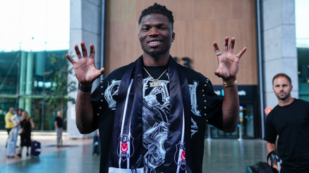 Beşiktaşın yer uçağı El Bilal Toure