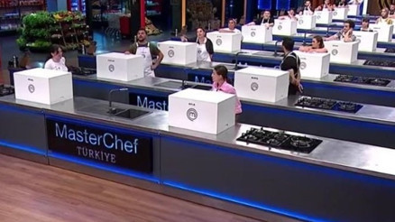 MASTERCHEF YENİ TAKIMLAR | MasterChef’te kaptanlık oyununu kim kazandı, mavi takım kaptanı ve kırmızı takım kaptanı kim oldu Dün akşam (25 Ağustos) MasterChefte haftanın kaptanları ve takımları belli oldu MASTERCHEF YENİ TAKIMLAR | MasterChef’te kaptanlık oyununu kim kazandı, mavi takım kaptanı ve kırmızı takım kaptanı kim oldu Dün akşam (25 Ağustos) MasterChefte haftanın kaptanları ve takımları belli oldu