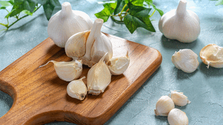 Sarımsağı hızlı ve etkili bir şekilde soymak için 6 yöntem