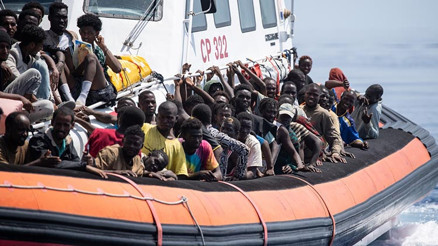 Akdenizde göçmen operasyonu: 130 can kurtarıldı