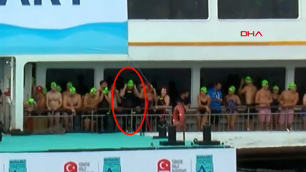 İstanbul Boğazı’nda kaybolan Rus yüzücünün yarış başlamadan önceki görüntüleri ortaya çıktı İstanbul Boğazı’nda kaybolan Rus yüzücünün yarış başlamadan önceki görüntüleri ortaya çıktı