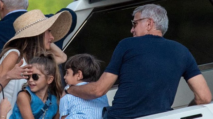 İsteyen istediği kadar Boşanıyorlar desin... Aşkın başladığı yerde ikizleriyle birlikte