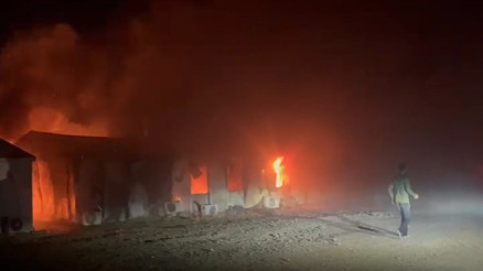 Diyarbakırda şantiyede yangın paniği: 1 itfaiye eri yaralandı