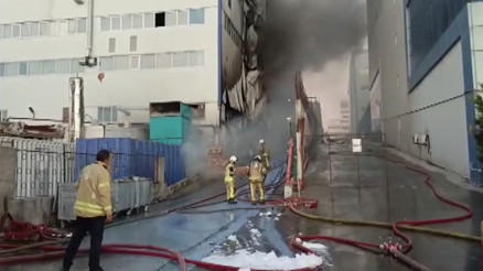 Arnavutköy‘de 6 katlı iş merkezinde korkutan yangın