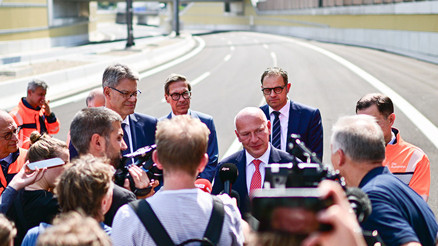 Berlin’de inşası 12 yıl süren 3,2 kilometrelik otoyol açıldı