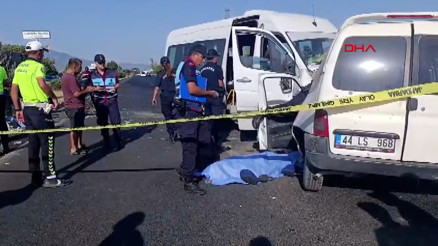 İşçi servis minibüsü ile hafif ticari araç çarpıştı: Ölü ve yaralılar var
