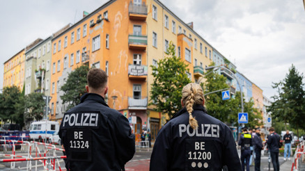 Son işgal edilen eve polis baskını