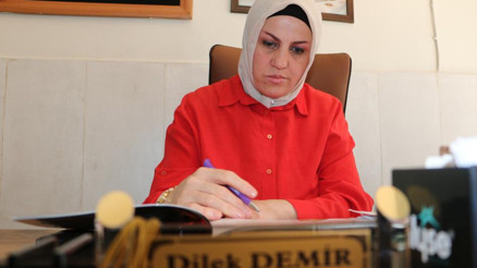 Önlüğü çıkartılıp gelinlik giydirilen muhtar üniversiteli oldu | Köz bir ateş gibi içinde yanıyordu