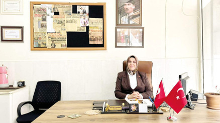 41 kızı erken yaşta evlilikten kurtaran ‘Muhtar Ana’ artık üniversiteli... Önlüğümü çıkardılar gelinlik giydirdiler