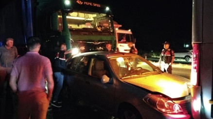 Ayvalıkta kırmızı ışıkta kaza: 1 ölü, 2si çocuk 3 yaralı