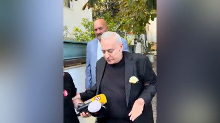 Mehmet Ali Erbil, kendisinden 40 yaş küçük sevgilisi Gülseren Ceylan ile nikah masasına oturdu Mehmet Ali Erbil, kendisinden 40 yaş küçük sevgilisi Gülseren Ceylan ile nikah masasına oturdu