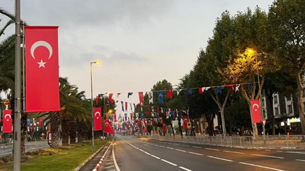 İstanbul’da bazı yollar trafiğe kapatıldı İstanbul’da bazı yollar trafiğe kapatıldı