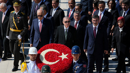 30 Ağustos Zaferinin 103. yıl dönümü... Cumhurbaşkanı Erdoğan ve devlet erkanı Anıtkabiri ziyaret etti 30 Ağustos Zaferinin 103. yıl dönümü... Cumhurbaşkanı Erdoğan ve devlet erkanı Anıtkabiri ziyaret etti