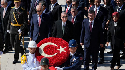 Büyük Zaferin 103. yılı... Devlet erkanı Anıtkabiri ziyaret etti