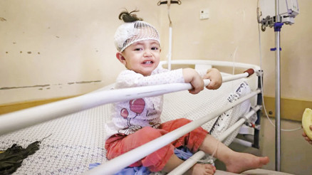 Gazzeli çocuklar tahliyeyi beklerken can veriyor