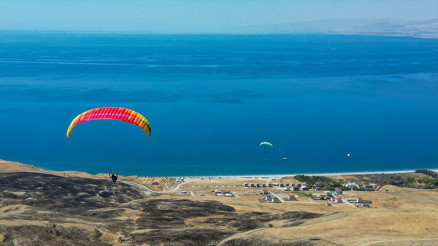Van Gölü manzarasında uçuş keyfi