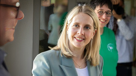 Hamile bakana hem destek hem eleştiri