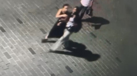 Taksimde yürürken yoluna bir kadın girdi, hayatının şokunu yaşadı