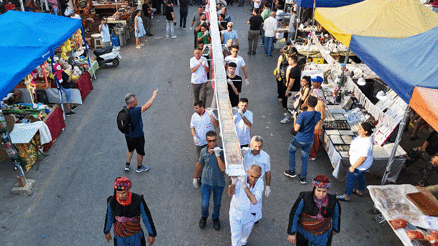Karacasudaki festivalde 13 buçuk metrelik tahinli pide yapıldı