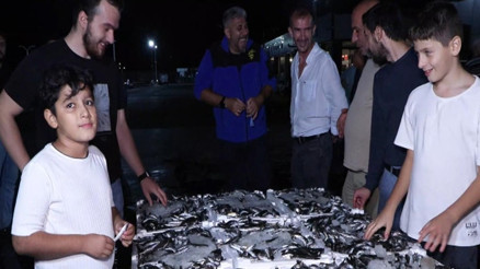 Balıkçılar sezonun ilk avından döndü