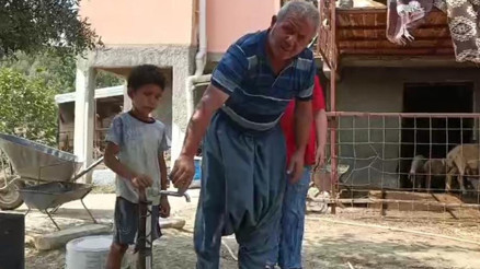 Üç aydır evlerine içme suyu gelmiyor Adanalı köylüler isyan etti: Hepsi hasta oldu ölecek Üç aydır evlerine içme suyu gelmiyor Adanalı köylüler isyan etti: Hepsi hasta oldu ölecek