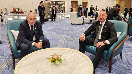 Aliyev ve Paşinyan bir araya geldi