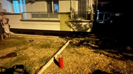 CHPli belediye başkanının yakınlarının evine molotof atıldı