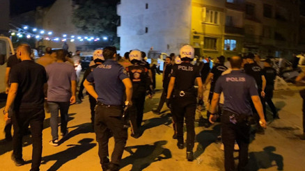 Bursada polis, aranması olan kişiyi düğünde gözaltına almak isteyince arbede çıktı Bursada polis, aranması olan kişiyi düğünde gözaltına almak isteyince arbede çıktı