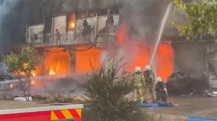 Son dakika... Bağcılar İSTOÇta korkutan yangın Vali Gülden açıklama: 17 iş yeri zarar gördü Son dakika... Bağcılar İSTOÇta korkutan yangın Vali Gülden açıklama: 17 iş yeri zarar gördü