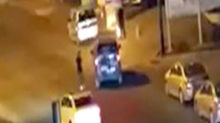 Türk Bayrağını araçların önüne atan kadın tutuklandı Türk Bayrağını araçların önüne atan kadın tutuklandı