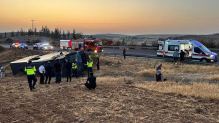 Son dakika... Şanlıurfada yolcu otobüsü devrildi: 27 yaralı