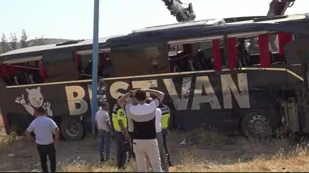 Şanlıurfa’da yolcu otobüsü devrildi: Çok sayıda yaralı