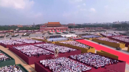 Çin askeri geçit töreninde silahlarını sergiledi