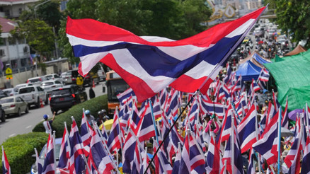 Taylandda Başbakan Vekili meclisi feshetmek için harekete geçti