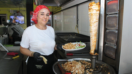 Amasyanın tek kadın döner ustasına en çok kadınlar şaşırıyor