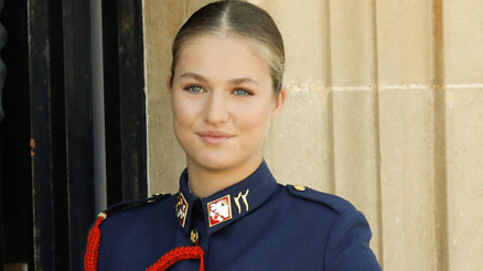 O soluk gülümsemenin ardında en büyük korkusu gizliymiş... Her şey babamın onuru için O soluk gülümsemenin ardında en büyük korkusu gizliymiş... Her şey babamın onuru için