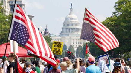 Washingtonda Ulusal Muhafızlara karşı protesto