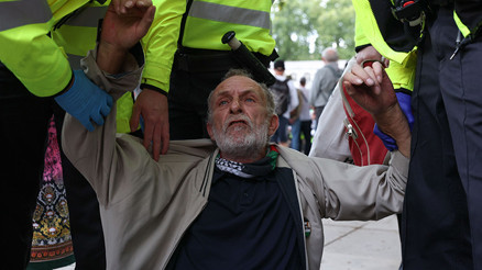 İngilterede Filistin aktivistlerine destek veren grubun 890 üyesi gözaltına alındı